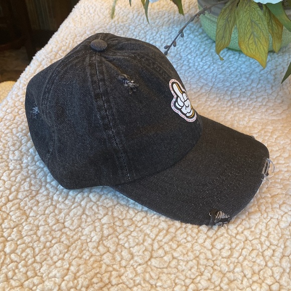 🌺 Distressed denim and matching knit caps - Picture 5 of 5